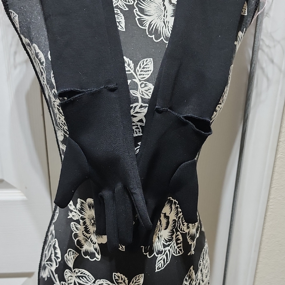 Holly Feather Black Dress with Pink Feather Trim And Matching Gloves L - Picture 6 of 8